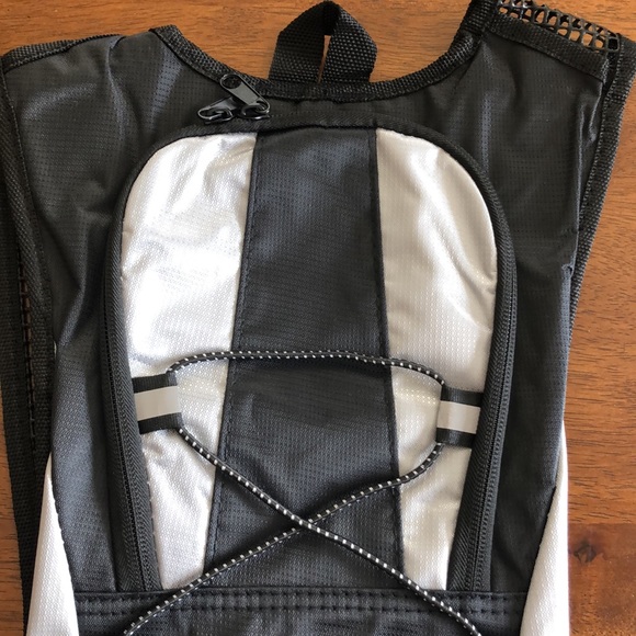 NWOT KOOVAGI Hydration Backpack with CHERAINTI Water Bladder - Picture 3 of 9